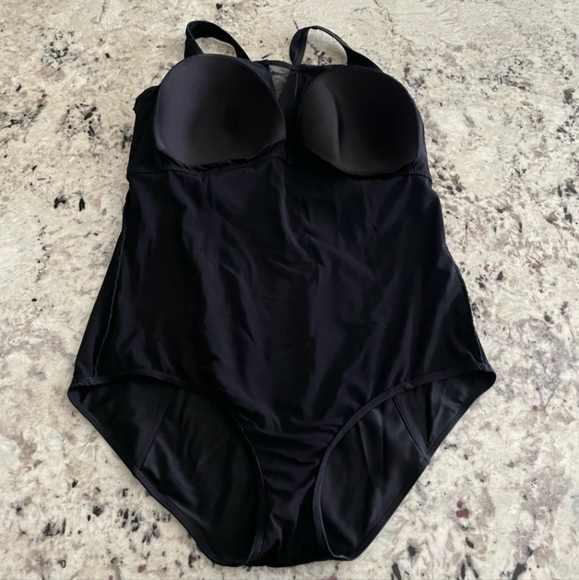 Torrid Black Mesh Inset Keyhole Back Wireless One-Piece Swimsuit 2X - Picture 7 of 16